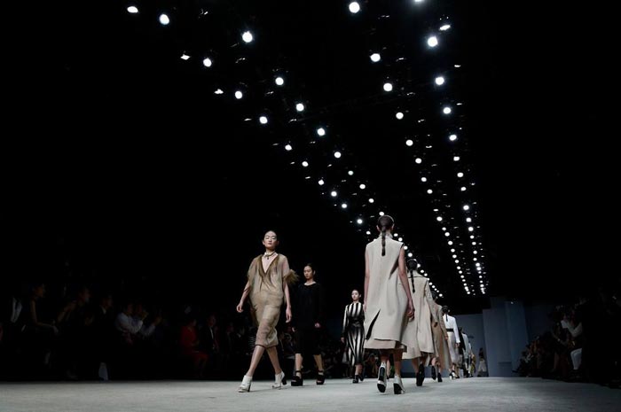 如何策劃一場(chǎng)服裝發(fā)布會(huì)?